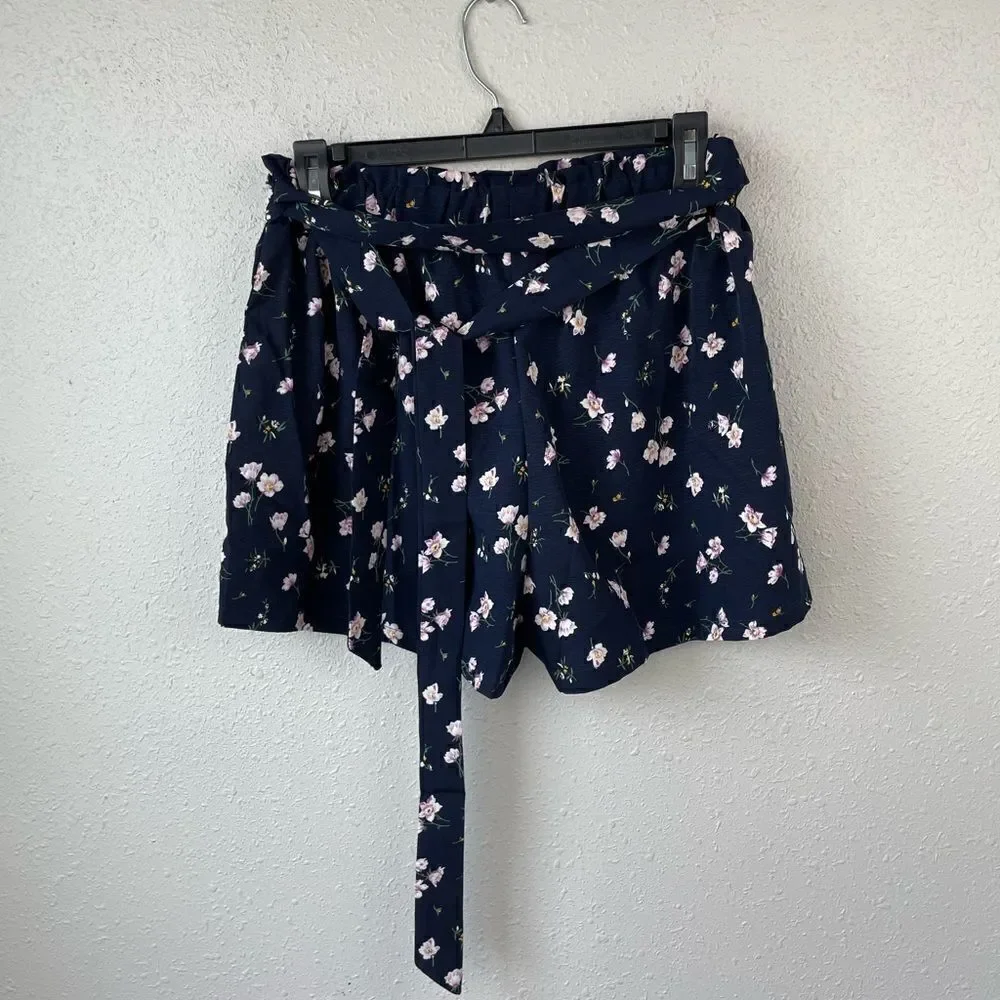 Romwe Navy Blue Floral Shorts Size L EUC